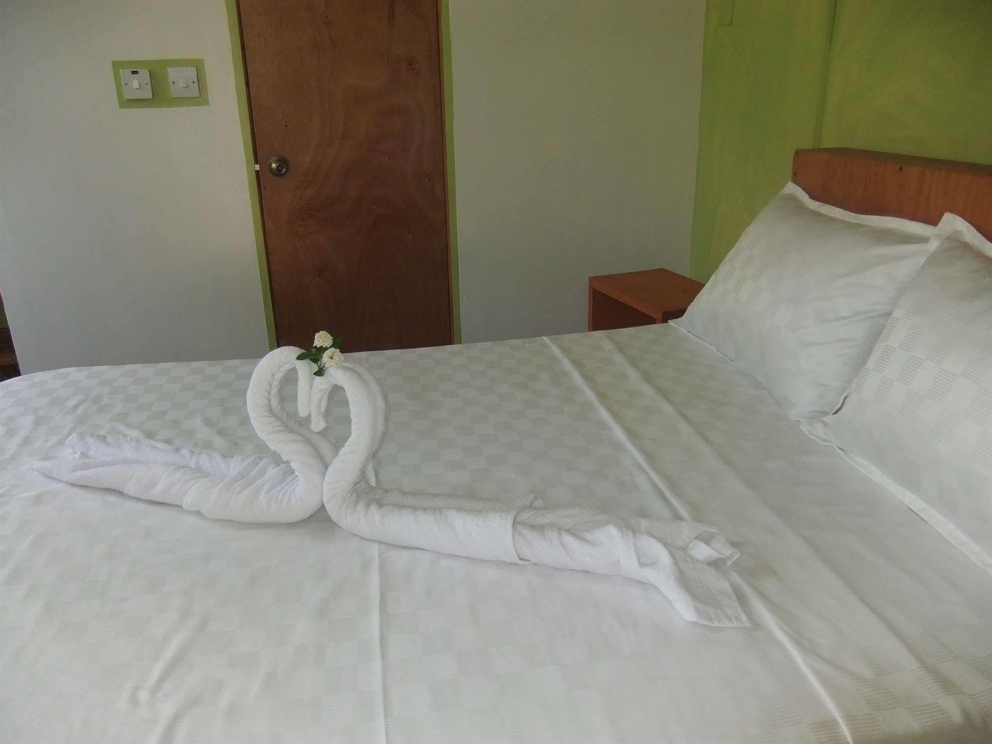 Serenity Lodges Dominica Marigot Exterior photo